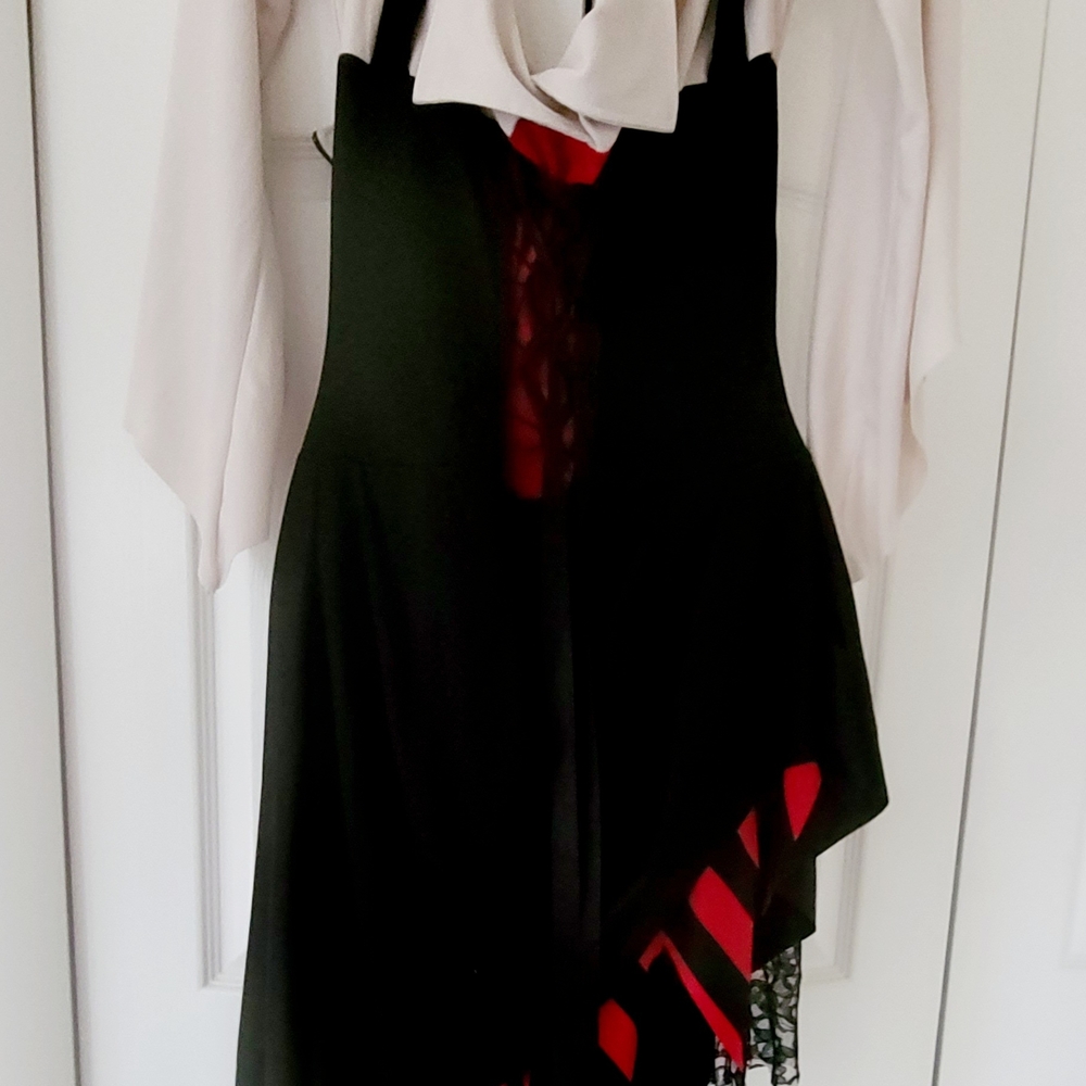 PIRATE COSTUME